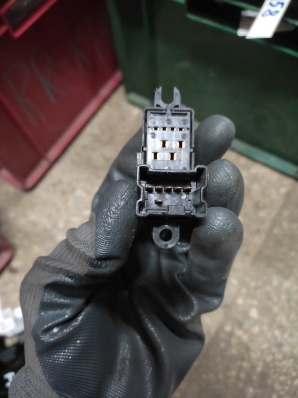 Кнопка стеклоподъемника EX35(37) 07-12