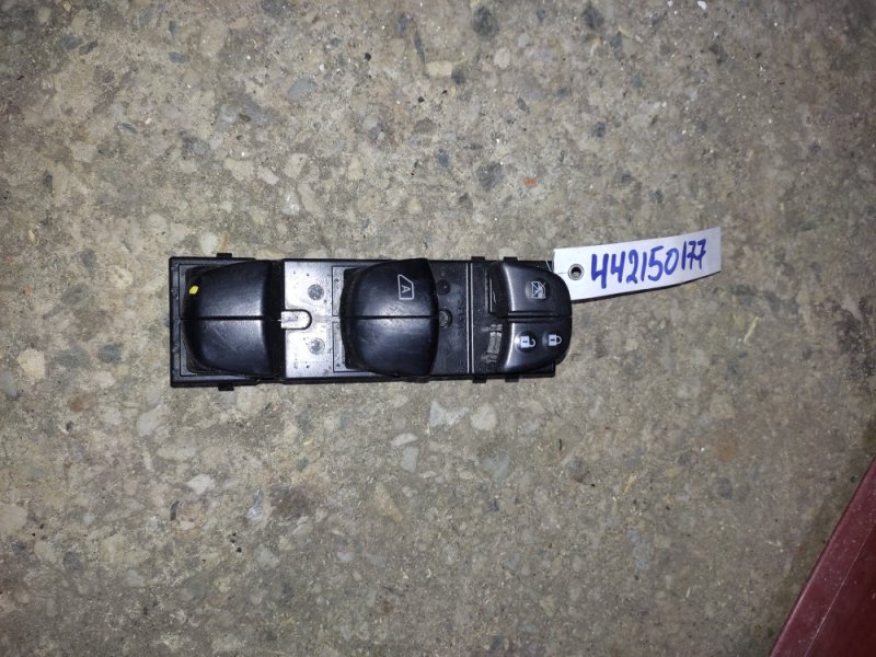 Блок управления стеклоподъемниками передний левый ALTIMA L33 12-18 2018 L33 2.5