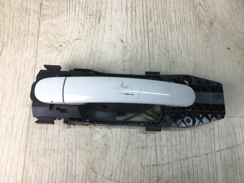 Запчасть ручка двери наружная задняя правая VOLKSWAGEN JETTA USA 10-17 2016 162 1.4 CZTA 5N0 837 205 M Б/У Ручка двери наружная задняя правая VOLKSWAGEN JETTA USA 10-17 2016 162 1.4 CZTA 5N0 837 205 M Б/У