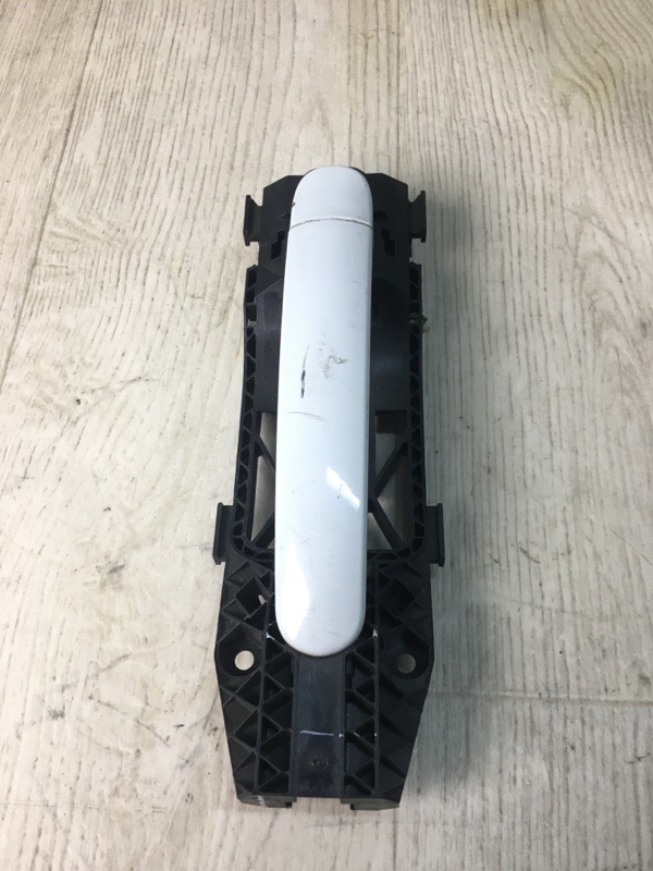 Ручка двери наружная задняя правая VOLKSWAGEN JETTA USA 10-17 162 1.4 CZTA Ручка двери наружная задняя правая VOLKSWAGEN JETTA USA 10-17 162 1.4 CZTA