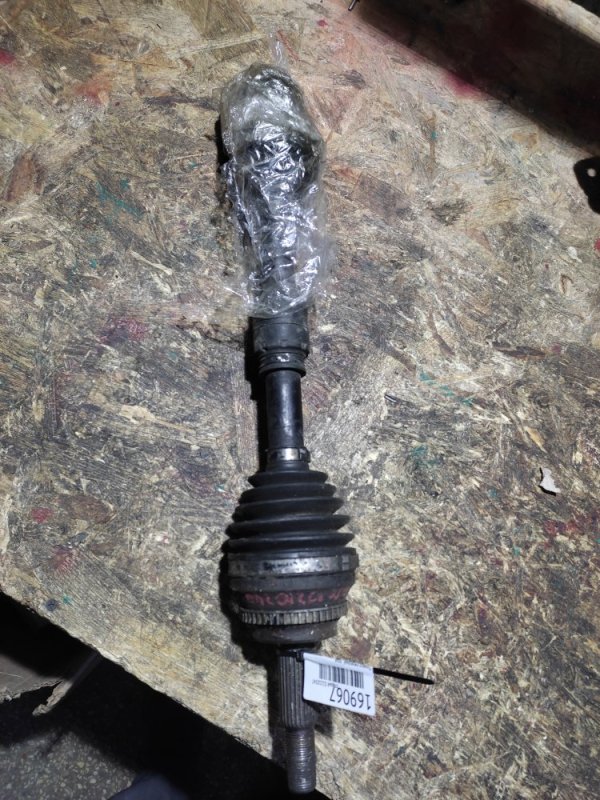 Привод передний правый AVENSIS 03-08