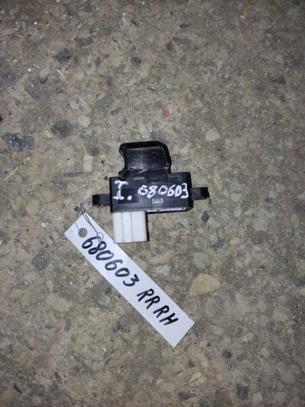 Запчасть кнопка стеклоподъемника SUBARU FORESTER SH 07-12 83071FG110 Б/У Кнопка стеклоподъемника SUBARU FORESTER SH 07-12 83071FG110 Б/У