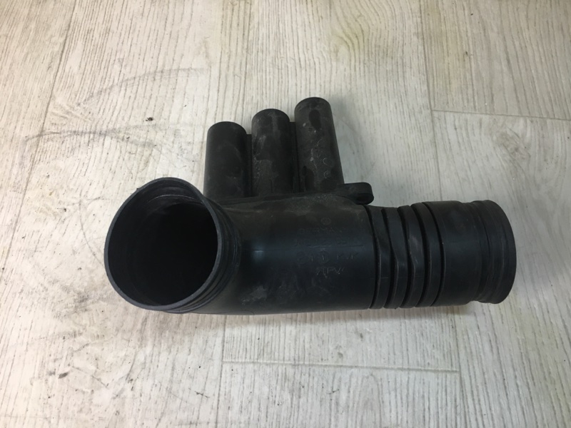 Патрубок воздушного фильтра VOLKSWAGEN JETTA USA 10-17 2016 162 1.4 CZTA 04E 129 651 A Б/У