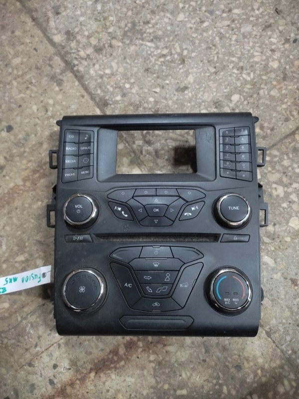 Запчасть блок управления печкой FORD FUSION 14- DS7T-18E243-EX Б/У Блок управления печкой FORD FUSION 14- DS7T-18E243-EX Б/У