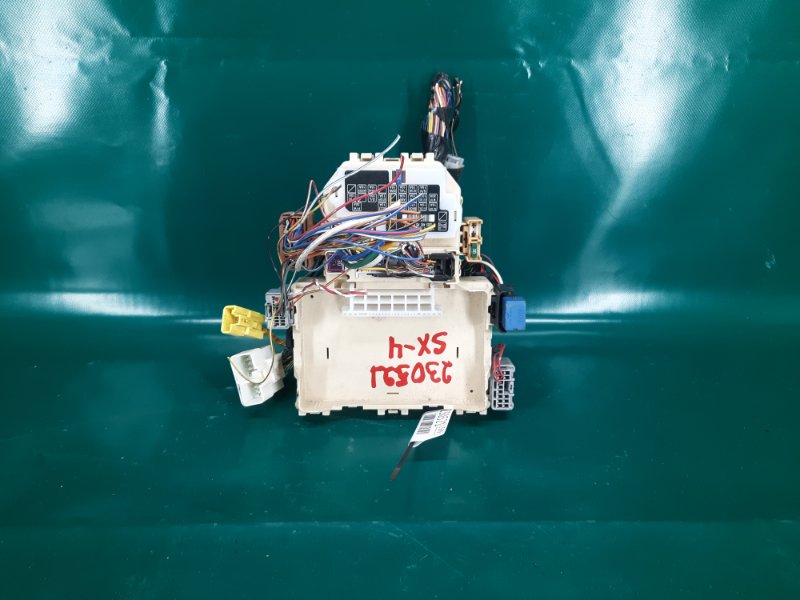 Запчасть блок предохранителей салон SUZUKI SX4 06-13 2008 Седан J20A 36710-75KB0 Б/У Блок предохранителей салон SUZUKI SX4 06-13 2008 Седан J20A 36710-75KB0 Б/У