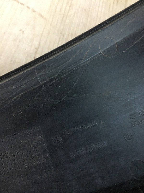 Пластик под лобовое стекло / Жабо правый VOLKSWAGEN JETTA USA 10-17 162 1.4 CZTA