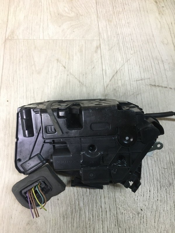 Замок двери передний правый VOLKSWAGEN JETTA USA 10-17 162 1.4 CZTA