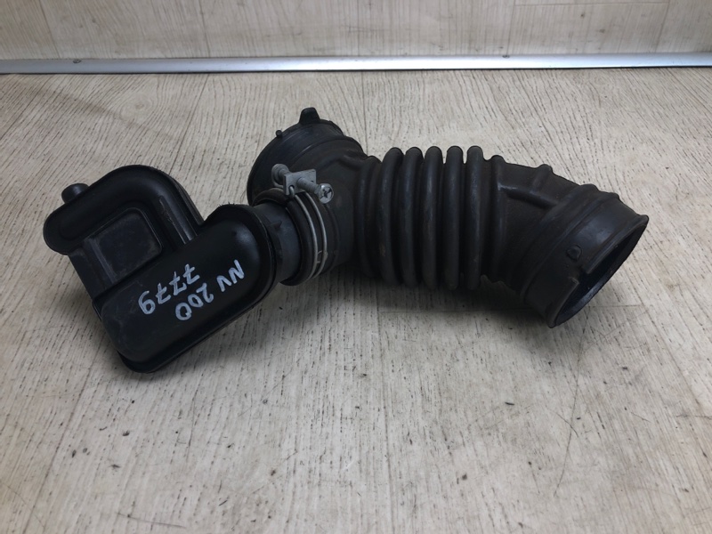 Патрубок воздушного фильтра NISSAN NV200 USA 13- 2020 M20XUS 2.0 MR20DE 16576-EL00B Б/У