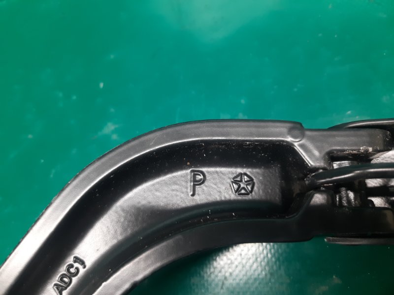 Поводок стеклоочистителя передний правый CHEROKEE 14- 2019 3.2L 6 Поводок стеклоочистителя передний правый CHEROKEE 14- 2019 3.2L 6