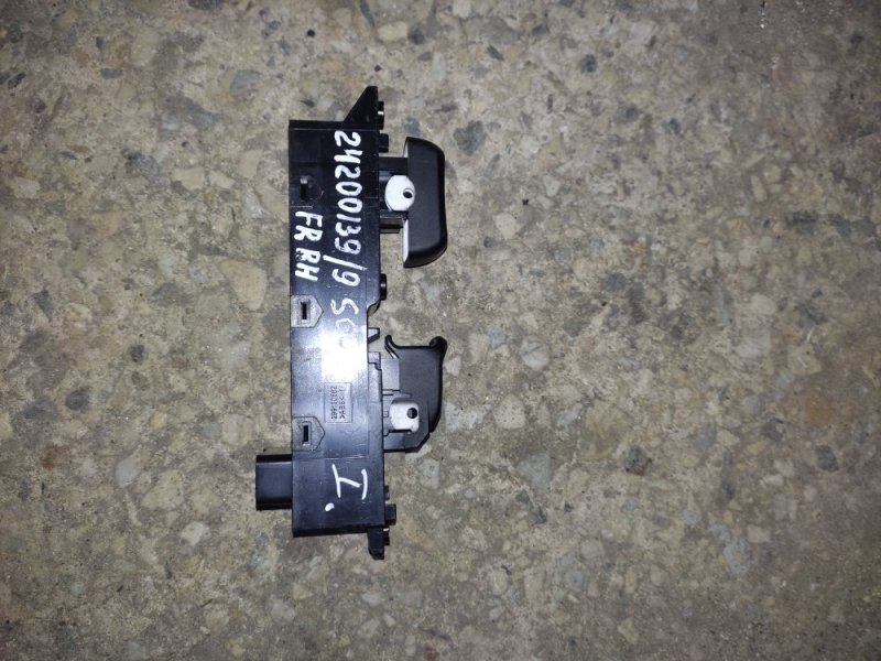 Кнопка стеклоподъемника передняя правая KIA SOUL PS 13-19 2014 PS 2.0 93575-B2010CA Б/У
