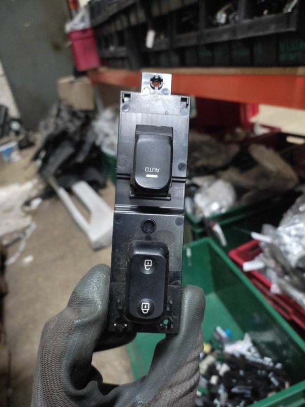 Кнопка стеклоподъемника передняя правая KIA SOUL PS 13-19 PS 2.0