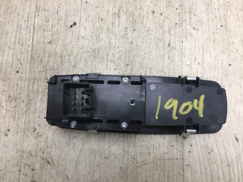 Кнопка стеклоподъемника передняя правая DART 12-16 2015 PF 2.4 ED8
