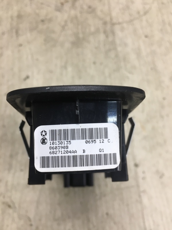 Кнопка стеклоподъемника передняя правая DODGE DART 12-16 PF 2.4 ED8