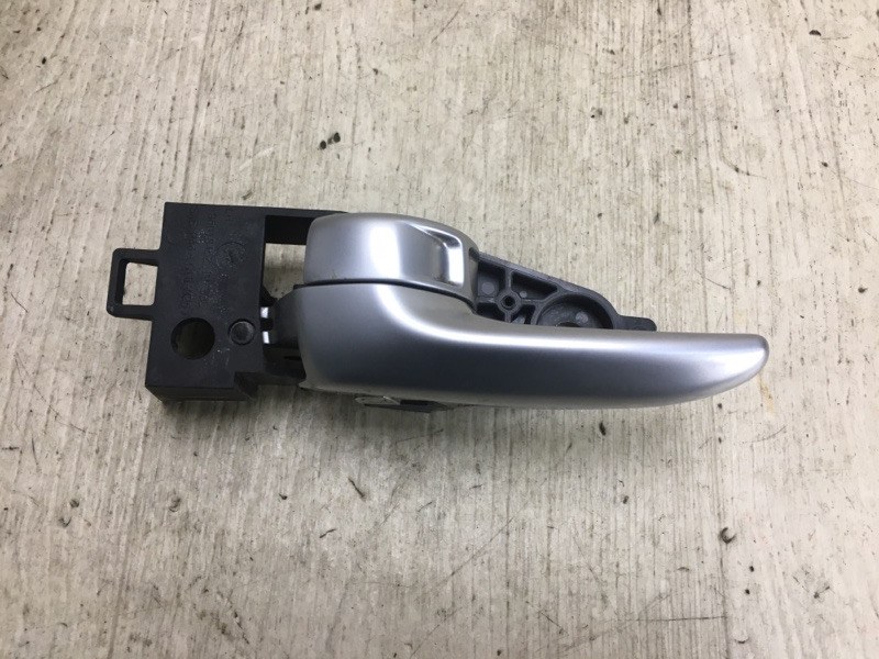 Запчасть ручка двери внутренняя левая DODGE DART 12-16 2015 PF 2.4 ED8 68170243AB Б/У Ручка двери внутренняя левая DODGE DART 12-16 2015 PF 2.4 ED8 68170243AB Б/У