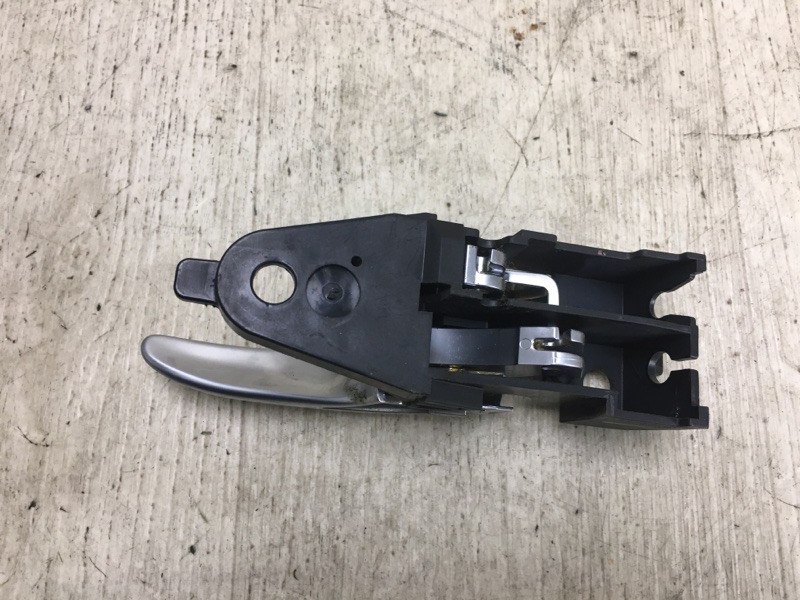 Ручка двери внутренняя левая DODGE DART 12-16 PF 2.4 ED8 Ручка двери внутренняя левая DODGE DART 12-16 PF 2.4 ED8