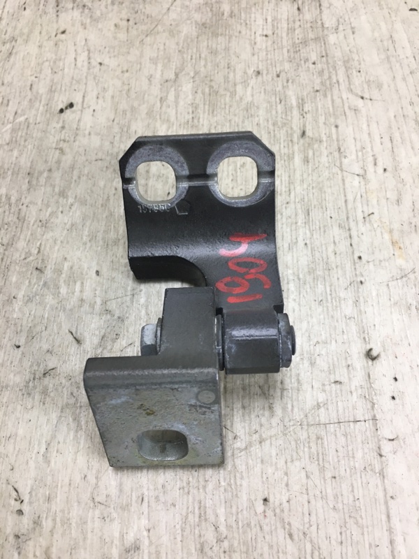 Петля двери нижняя передняя правая DODGE DART 12-16 PF 2.4 ED8