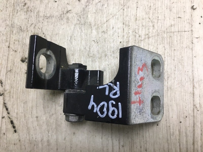 Петля двери нижняя задняя левая DODGE DART 12-16 2015 PF 2.4 ED8 68082441AD Б/У