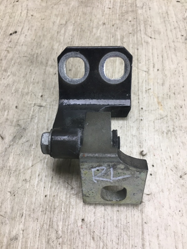 Петля двери нижняя задняя левая DODGE DART 12-16 PF 2.4 ED8