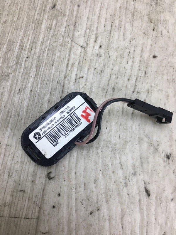 Кнопки на руль задние левые DART 12-16 2015 PF 2.4 ED8 Кнопки на руль задние левые DART 12-16 2015 PF 2.4 ED8