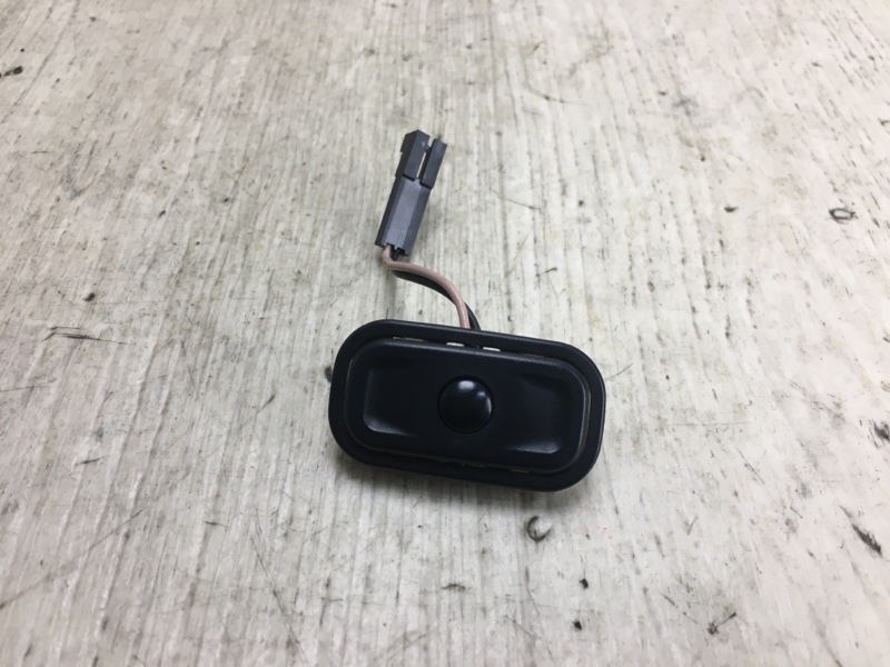 Запчасть кнопки на руль задние правые DODGE DART 12-16 2015 PF 2.4 ED8 56046098AD Б/У Кнопки на руль задние правые DODGE DART 12-16 2015 PF 2.4 ED8 56046098AD Б/У