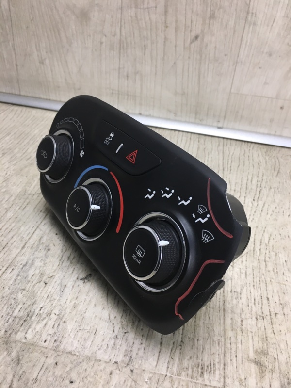 Блок управления печкой DODGE DART 12-16 PF 2.4 ED8 Блок управления печкой DODGE DART 12-16 PF 2.4 ED8