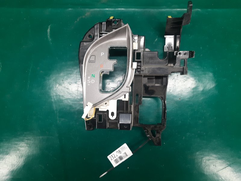 Консоль центральная TOYOTA VENZA 09-16 2015 Минивэн 3.5 2GR-FE 35907-0T012 Б/У