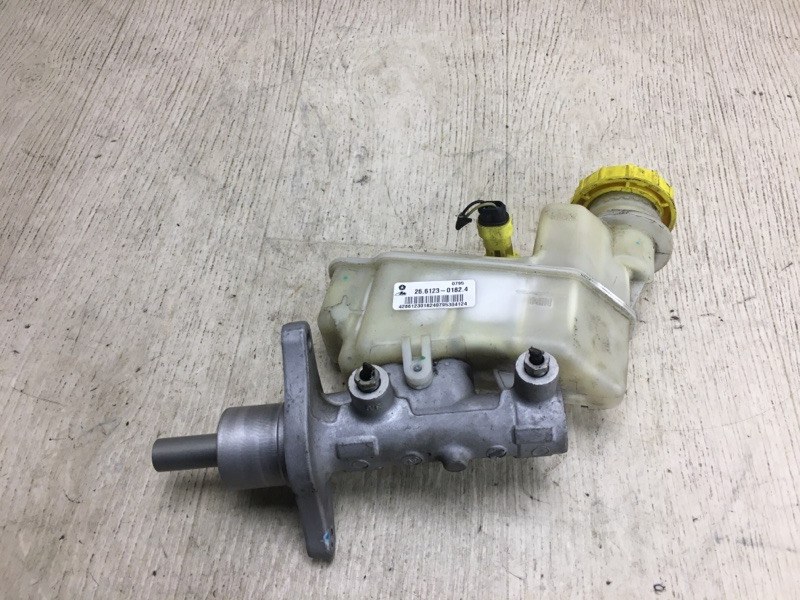 Главный тормозной цилиндр DODGE DART 12-16 2015 PF 2.4 ED8 68192625AA Б/У