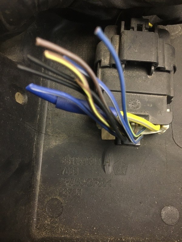 Блок предохранителей моторный отсек DART 12-16 2015 PF 2.4 ED8