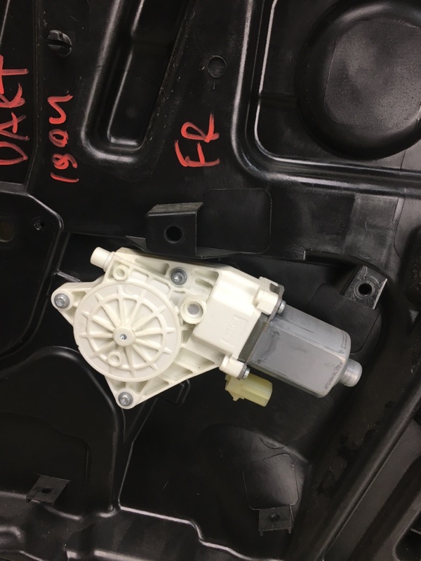 Стеклоподъемник передний правый DART 12-16 2015 PF 2.4 ED8