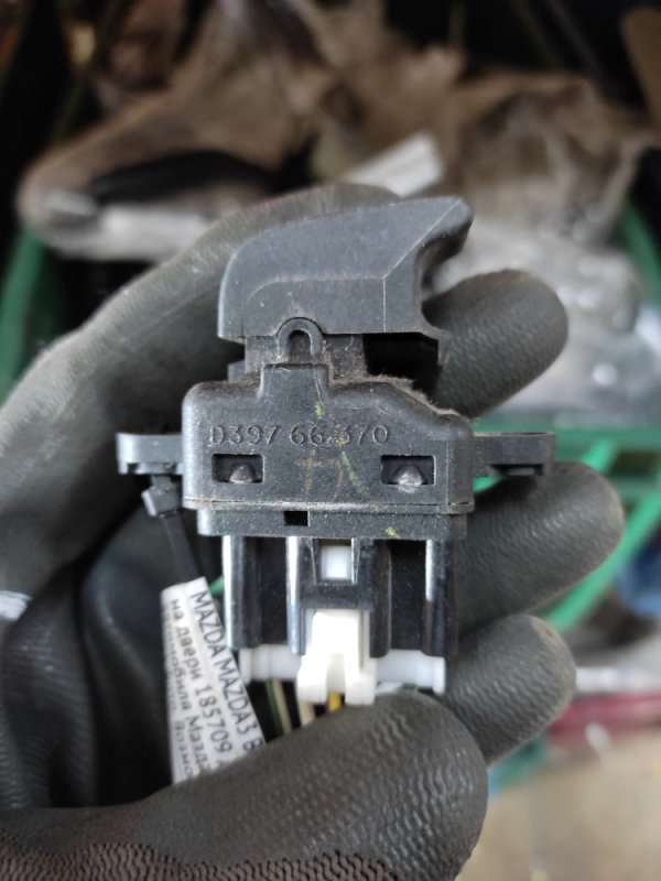 Кнопка стеклоподъемника передняя правая 3 BK 03-08 Кнопка стеклоподъемника передняя правая 3 BK 03-08