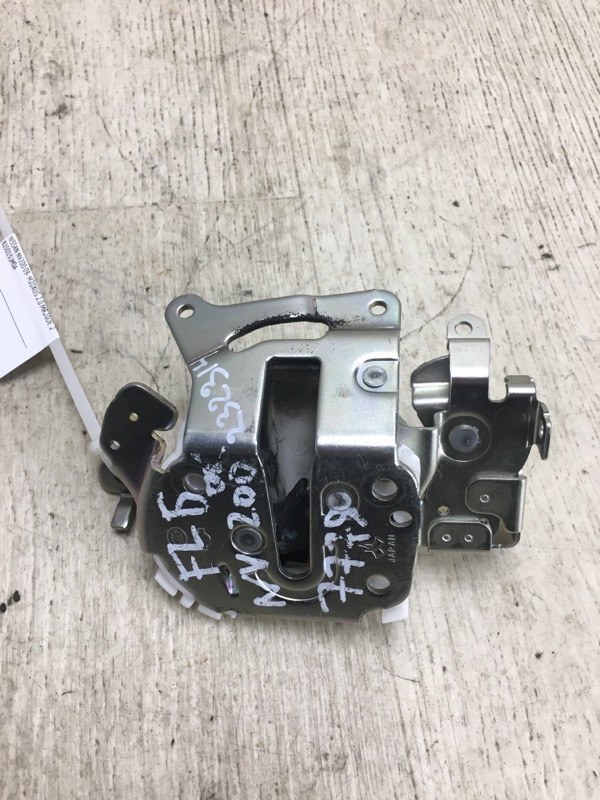 Замок двери боковой передний левый NV200 USA 13- 2020 M20XUS 2.0 MR20DE