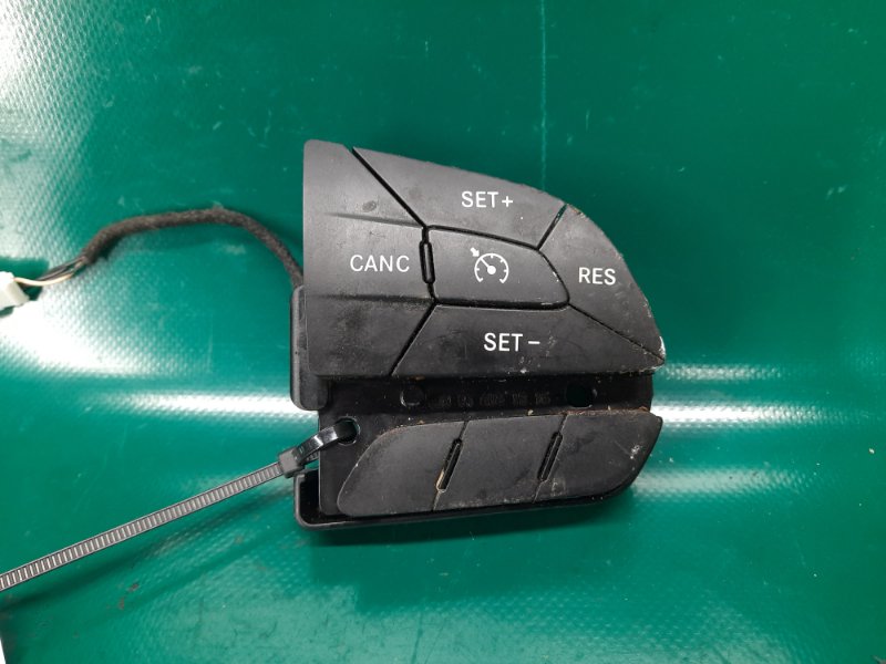 Запчасть кнопки на руль правые JEEP CHEROKEE 14- 2017 Wagon 2.4L I4 FI DOHC 16V NF4 68245348AA Б/У Кнопки на руль правые JEEP CHEROKEE 14- 2017 Wagon 2.4L I4 FI DOHC 16V NF4 68245348AA Б/У