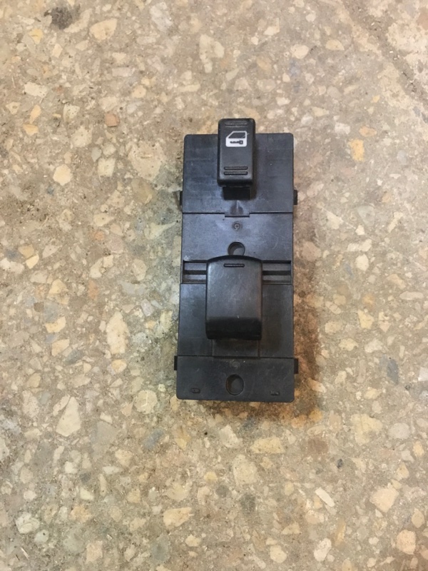 Кнопка стеклоподъемника передняя правая NISSAN MURANO Z51 07-14 25411-1AH5A Б/У
