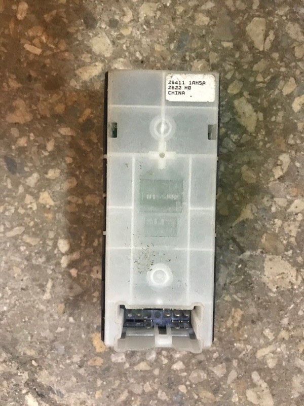 Кнопка стеклоподъемника передняя правая MURANO Z51 07-14