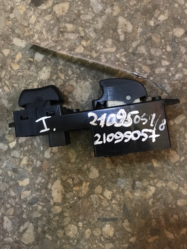 Кнопка стеклоподъемника передняя правая MITSUBISHI LANCER X 10 07-15 2012 Седан 2.4 MR587946 Б/У