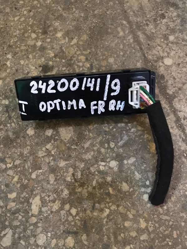 Кнопка стеклоподъемника KIA OPTIMA JF 15-20 2016 Седан 2.4 93576-D4120 Б/У