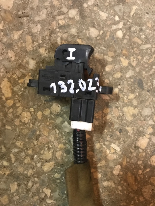 Кнопка стеклоподъемника задняя NISSAN TEANA J32 08-14 25411-JD000 Б/У