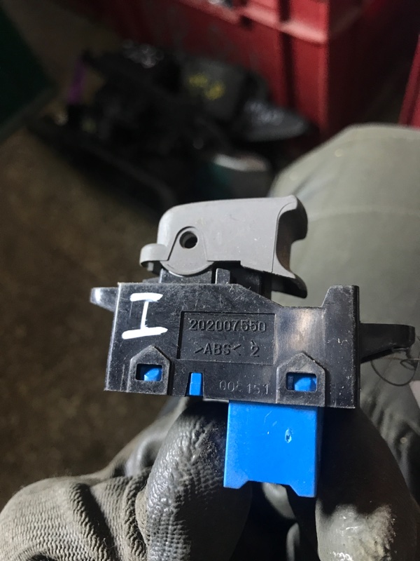 Кнопка стеклоподъемника задняя SONATA YF 10-14