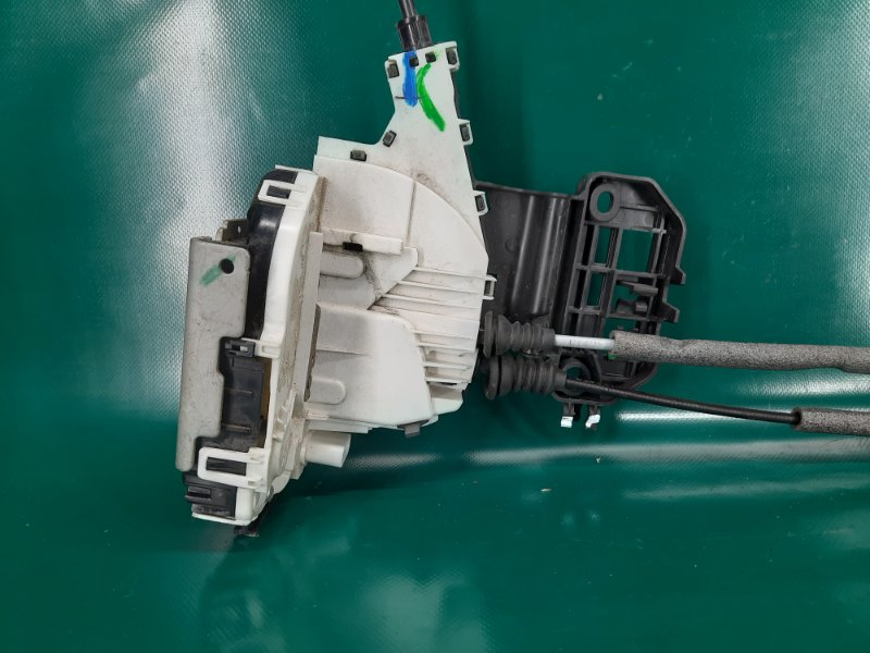 Замок двери задний левый CHEROKEE 14- 2015 Внедорожник 2.4 Замок двери задний левый CHEROKEE 14- 2015 Внедорожник 2.4