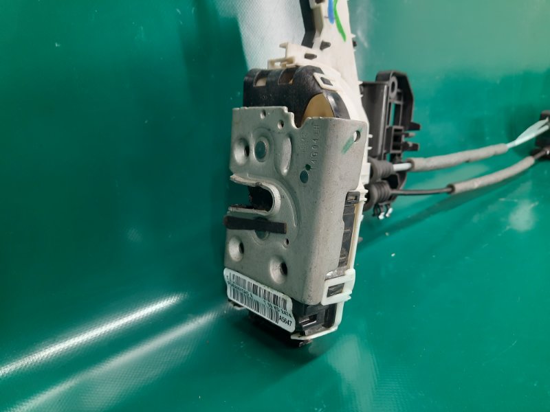 Замок двери задний левый CHEROKEE 14- 2015 Внедорожник 2.4 Замок двери задний левый CHEROKEE 14- 2015 Внедорожник 2.4