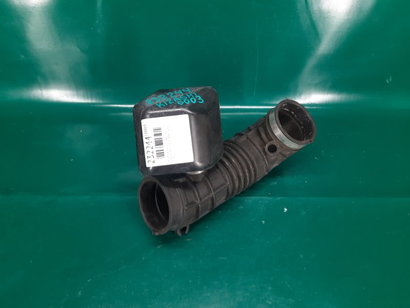 Патрубок воздушного фильтра SUZUKI KIZASHI 09-14 2011 Седан 2.4 13881-57L00 Б/У