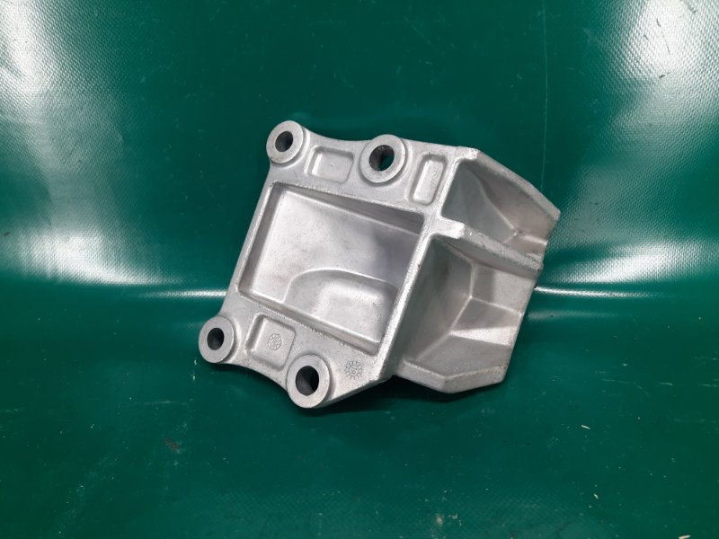 Кронштейн двигателя левый Q50 20- 2021 Седан 3.0 VR30DDTT