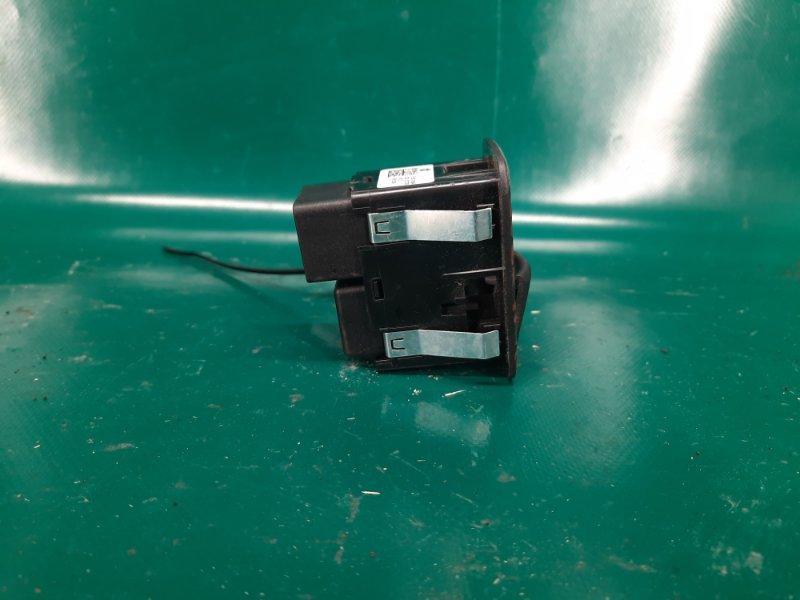 Кнопка стеклоподъемника задняя левая JEEP CHEROKEE 14- Внедорожник 2.4 Кнопка стеклоподъемника задняя левая JEEP CHEROKEE 14- Внедорожник 2.4