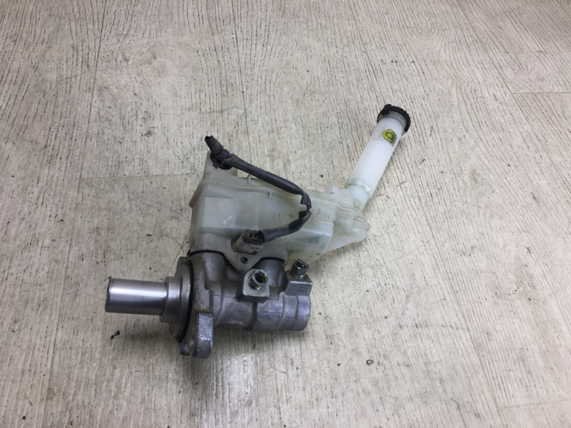 Главный тормозной цилиндр NISSAN JUKE 10-19 2011 F15 1.6 MR16DDT D6010-1KD1A Б/У