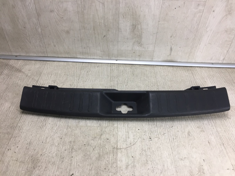 Накладка на порог багажника NISSAN JUKE 10-19 2011 F15 1.6 MR16DDT 849921KA0A Б/У