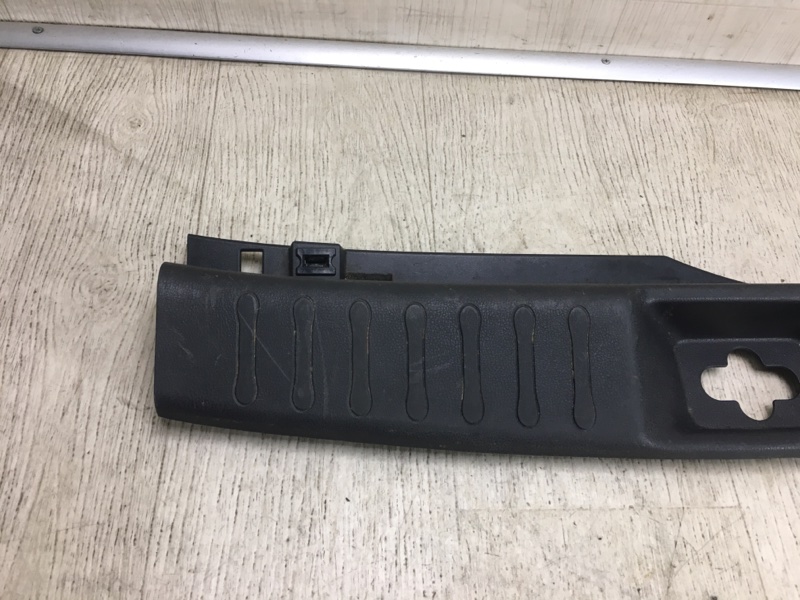 Накладка на порог багажника JUKE 10-19 2011 F15 1.6 MR16DDT