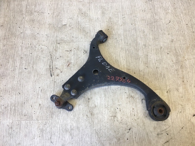 Рычаг передней подвески нижний левый HYUNDAI ELANTRA HD 06-11 2008 HD 2.0 G4GC 54500-2H000 Б/У