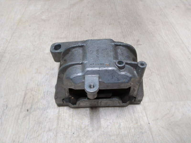 Подушка двигателя правая VOLKSWAGEN PASSAT B7 11-15 2014 A32 1.8 CPRA 1K0 199 262 AR Б/У