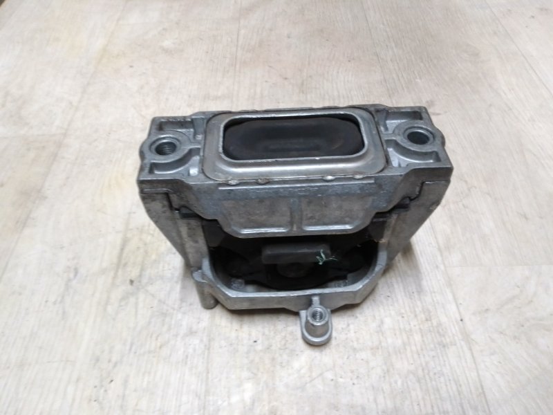 Подушка двигателя правая VOLKSWAGEN PASSAT B7 11-15 A32 1.8 CPRA
