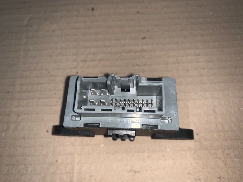 Блок управления дверей задний правый FORD FUSION 14- MK5 Блок управления дверей задний правый FORD FUSION 14- MK5